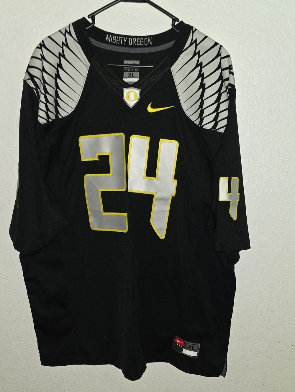 Nike Men's Black Oregon Ducks #24 Football Jersey with Yellow Accents